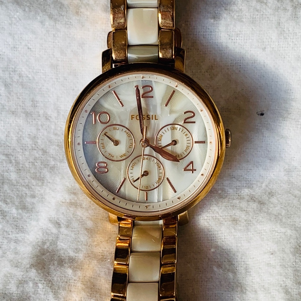 Fossil women’s watch, Rose gold & mother-of-pearl